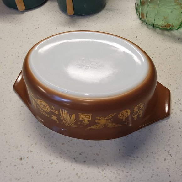Pyrex Early American 1.5Qt Oval Bowl - Picture 4 of 7